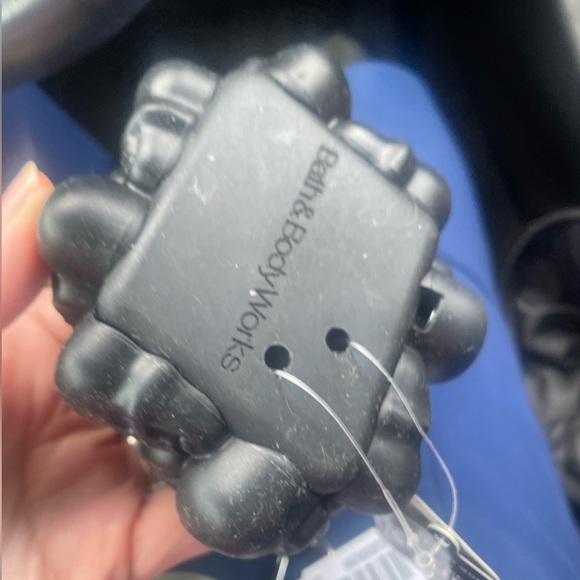 Bath & Body Works Spider on Skulls NOISE
MAKING Foaming Soap Holder, NWT - Picture 7 of 7